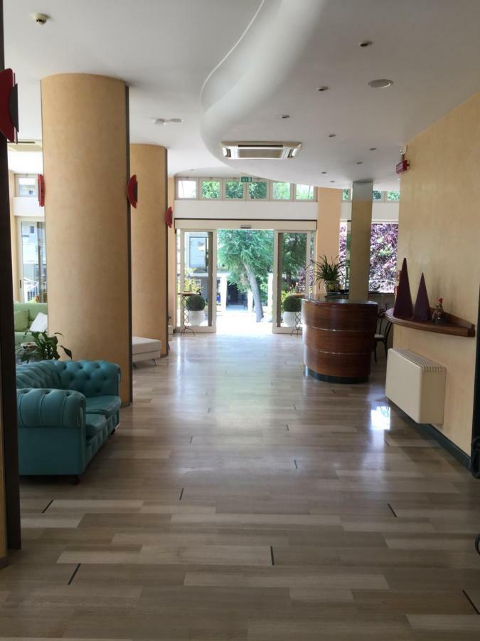 Hotel La Rosa Κατόλικα Εξωτερικό φωτογραφία