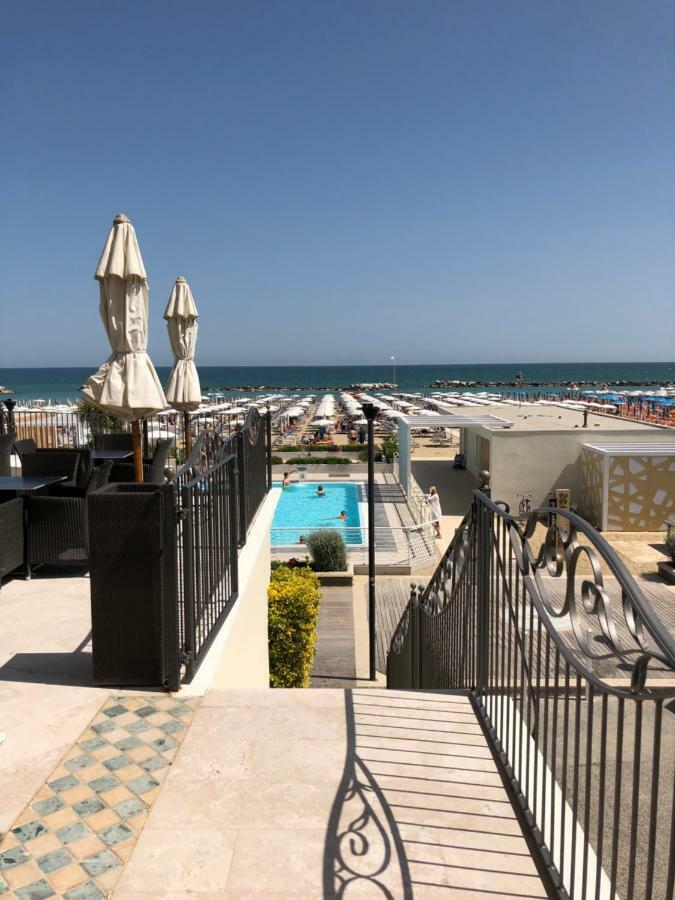 Hotel La Rosa Κατόλικα Εξωτερικό φωτογραφία