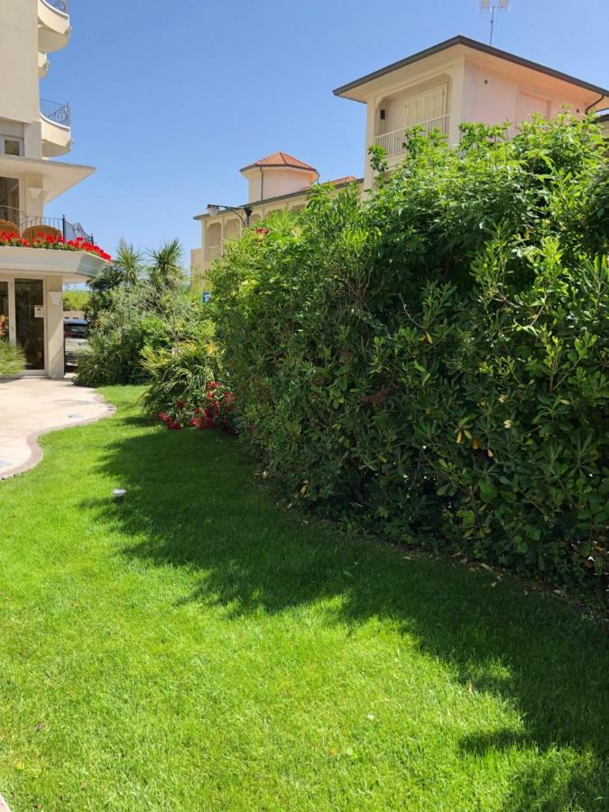 Hotel La Rosa Κατόλικα Εξωτερικό φωτογραφία